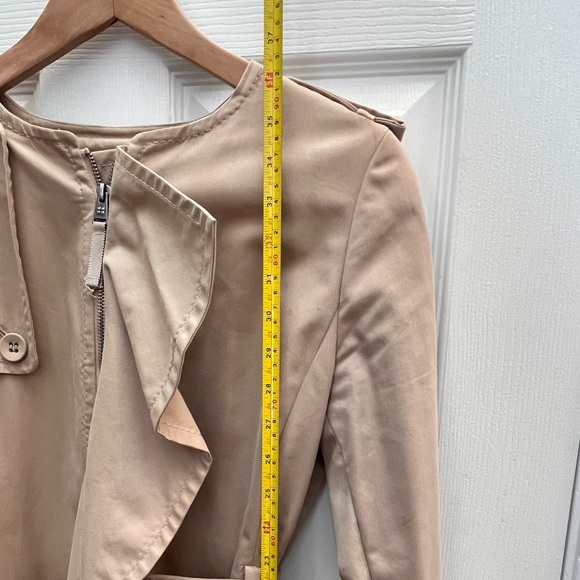 Trench coat with ruffle front BCBC Max Azria small - Picture 12 of 12